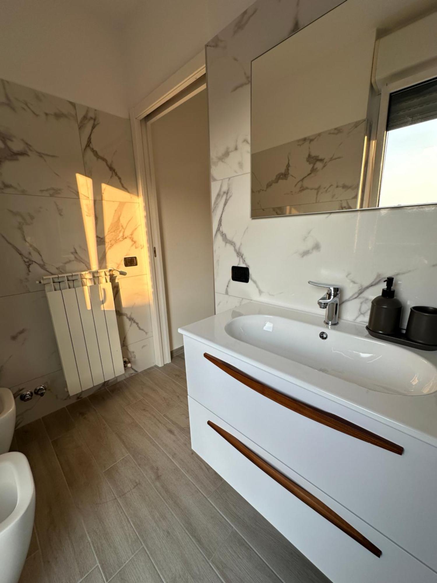 Deluxe Comfortable Suite With Balcony Downtown 卡斯泰兰扎 外观 照片